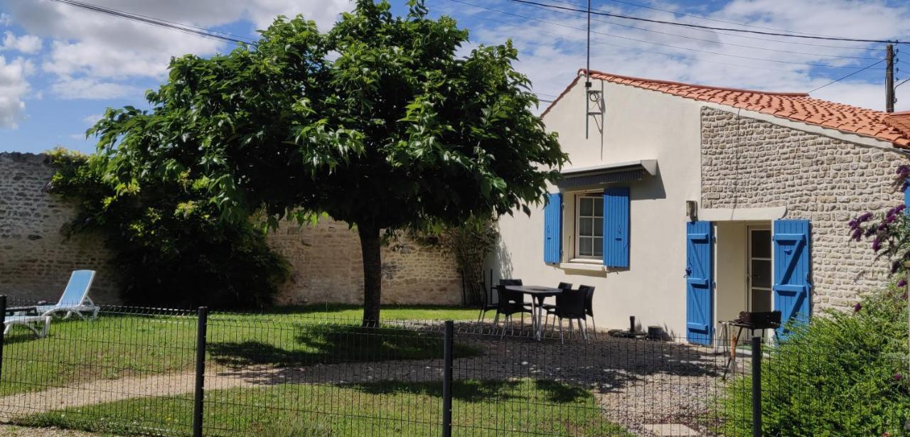Gîte du Clos de la Vigne Montreuil  Extérieur photo